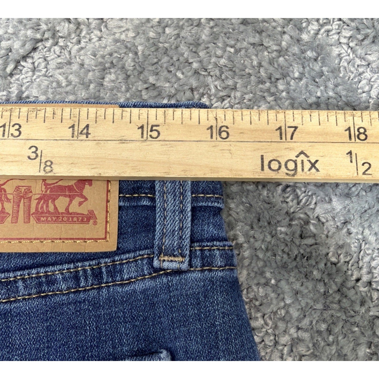 Levis Denim Jeans Women 30 Blue Boyfriend Mid Rise Distressed Med Wash 31x27