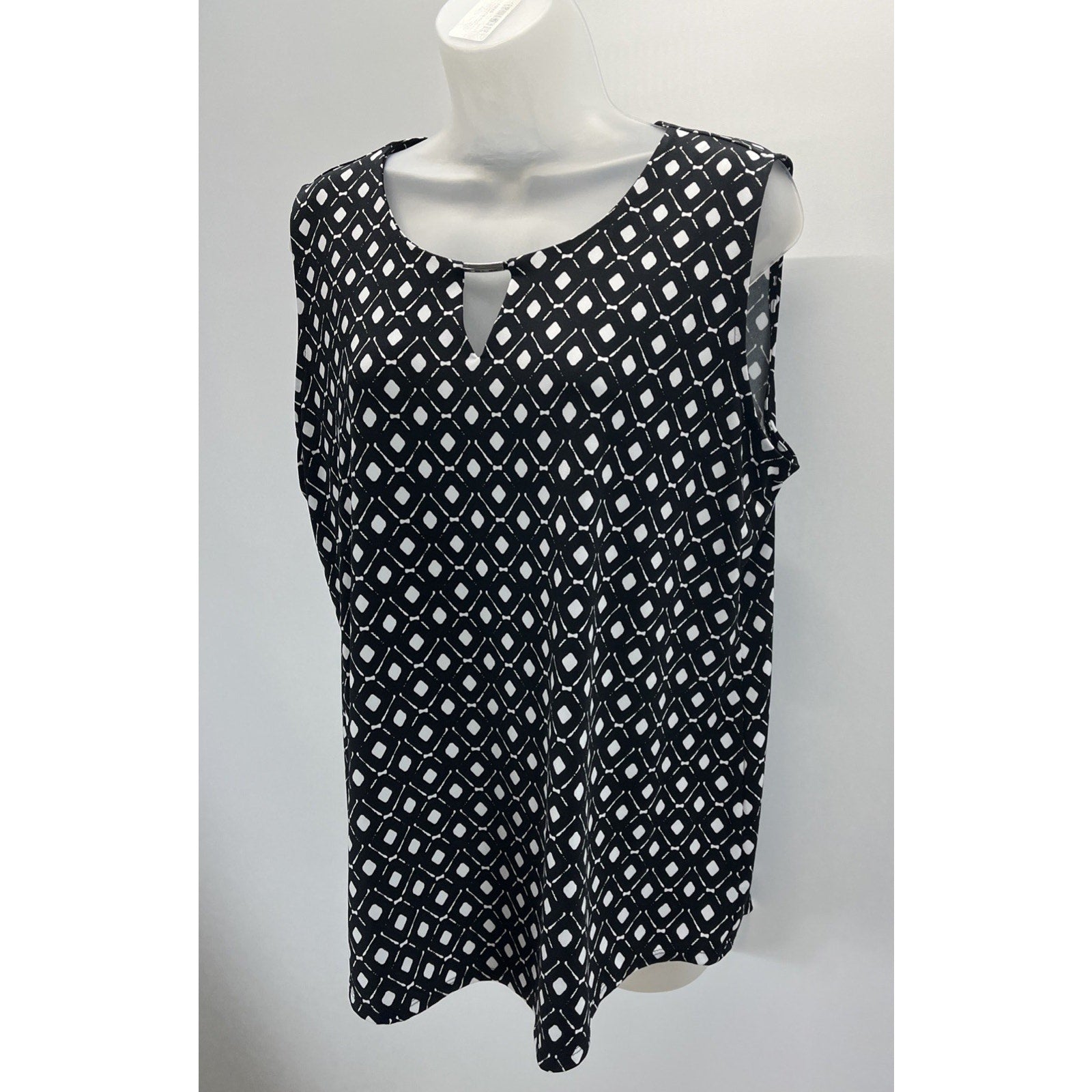 Chico's Black White Diamond Pattern Keyhole Tank Sleeveless Top Size 2