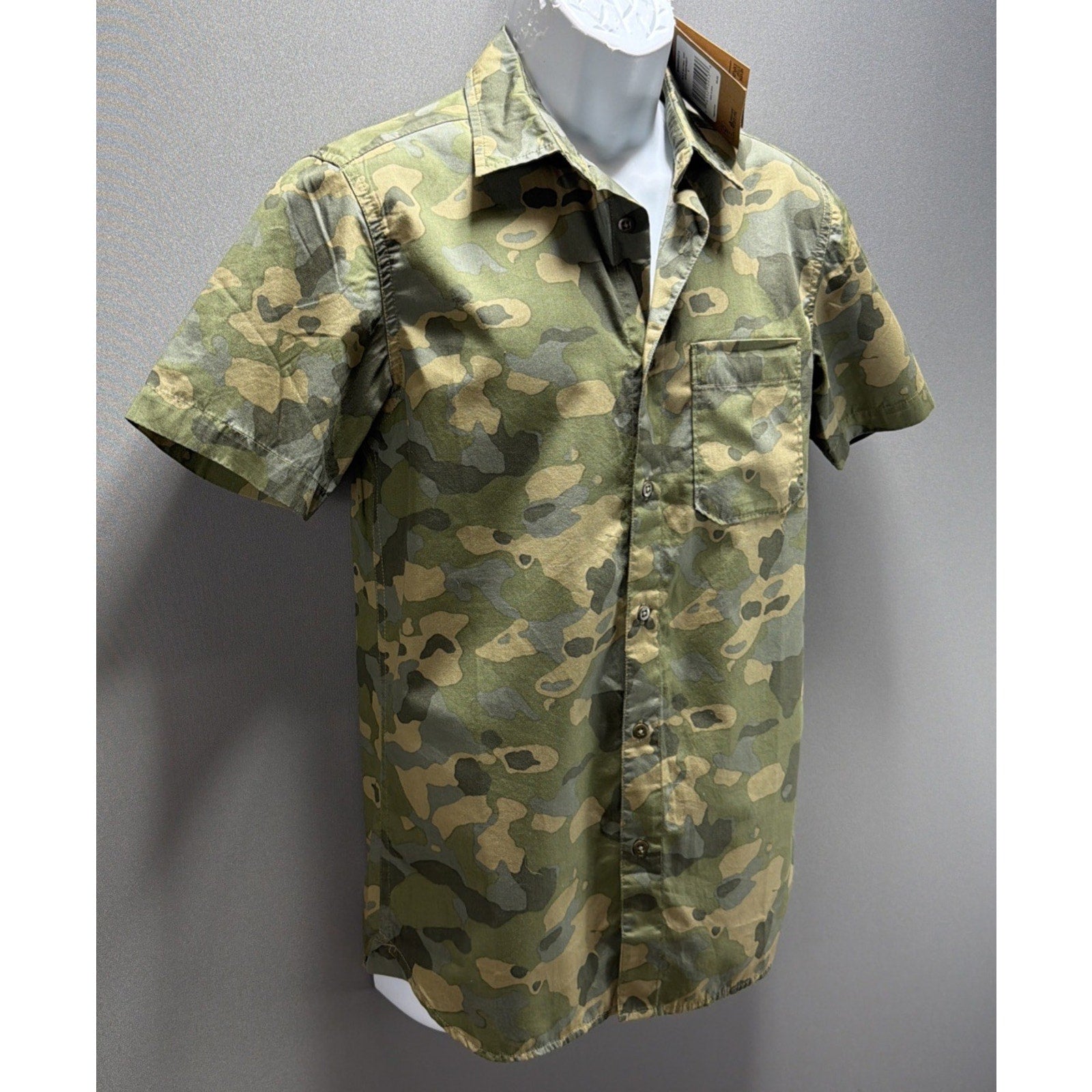 THE NORTH FACE BAY TRAIL WOODLAND CAMO SHORT SLEEVE BUTTON SHIRT Men Size S NWT