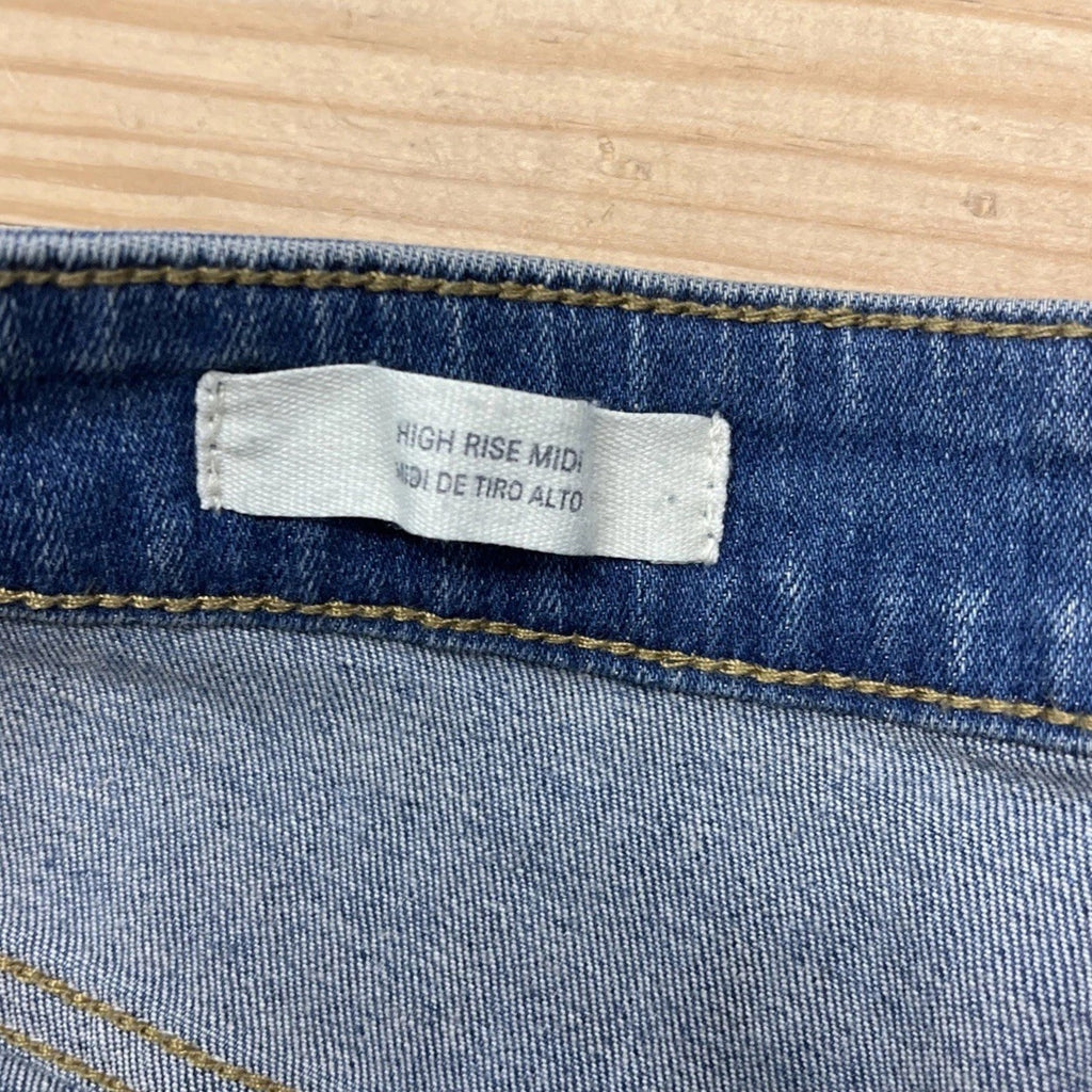 NWT Universal Thread Women's High-Rise Distressed Jean Midi Shorts Size 10/30