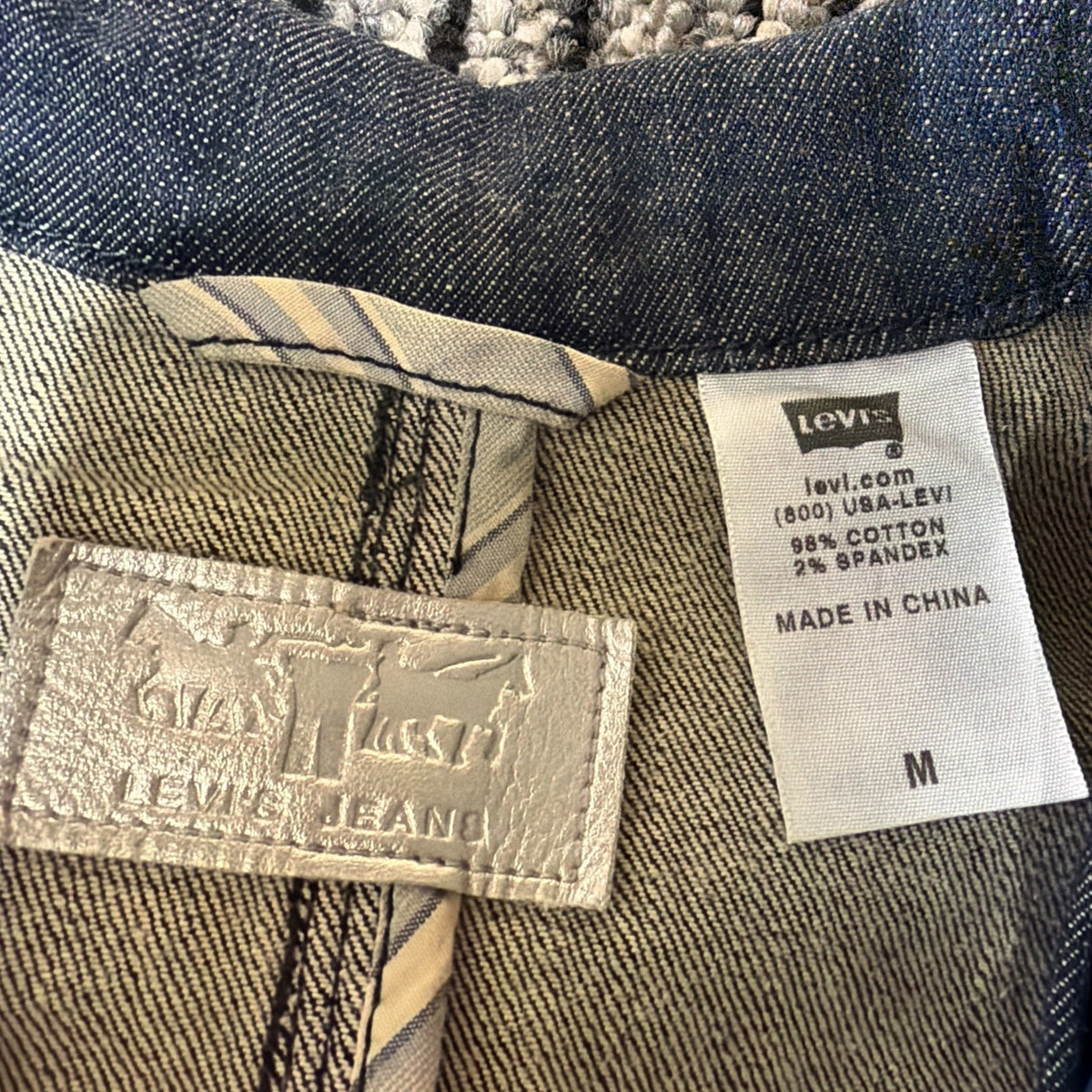 Womens Levi's Jeans Y2K Silver Label Denim Jacket With Silver Floral Buttons M