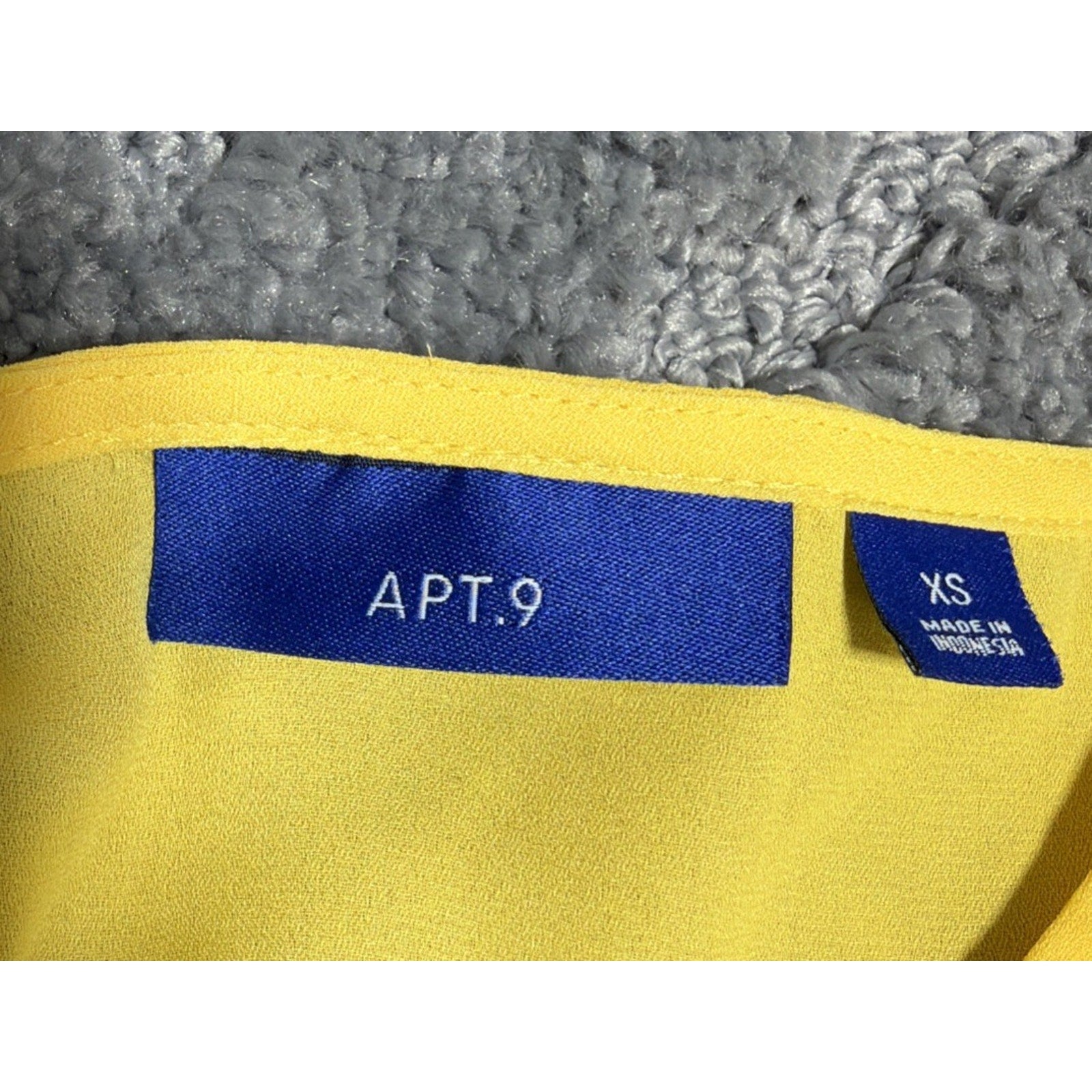 Short Sleeve Top APT.9 Bright Yellow 100% polyester Tie Front XS