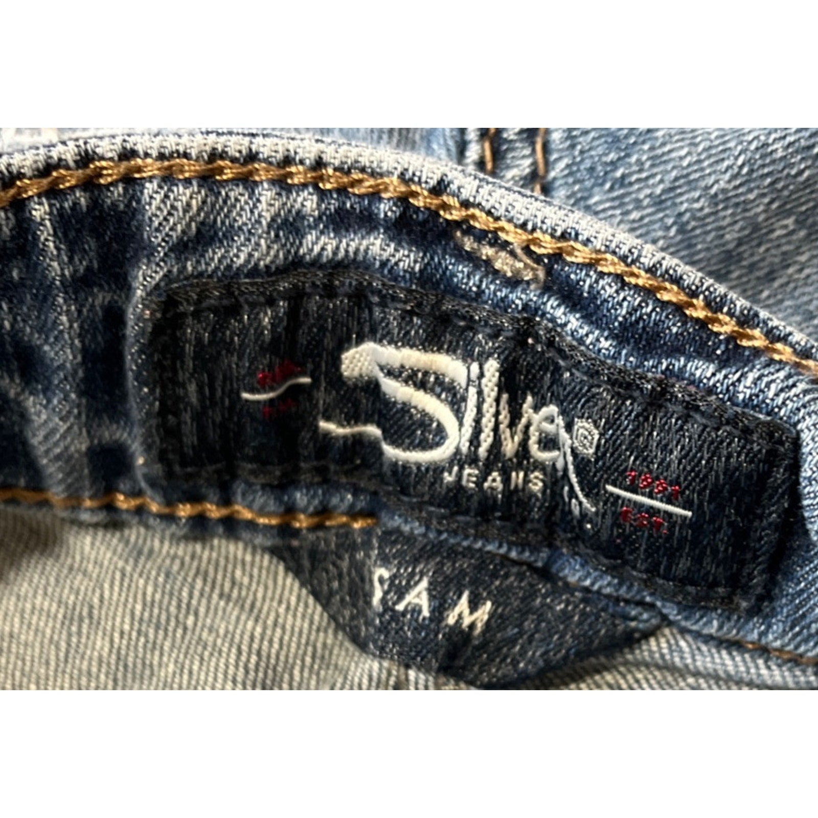 Silver Jeans Sam Raw Hem Cropped Medium Wash Fading Size 29x25