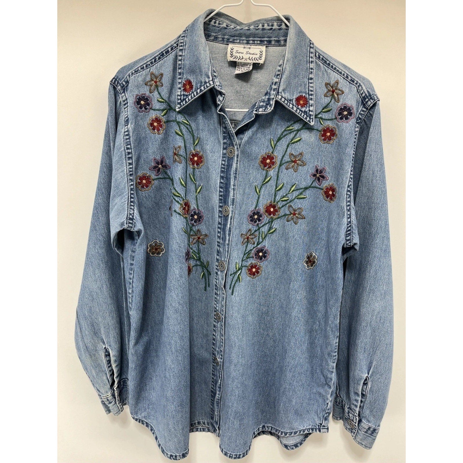 Vtg 90s Sara Studio Women's LS Blue Denim Shirt Blouse Top Embroidered Floral M