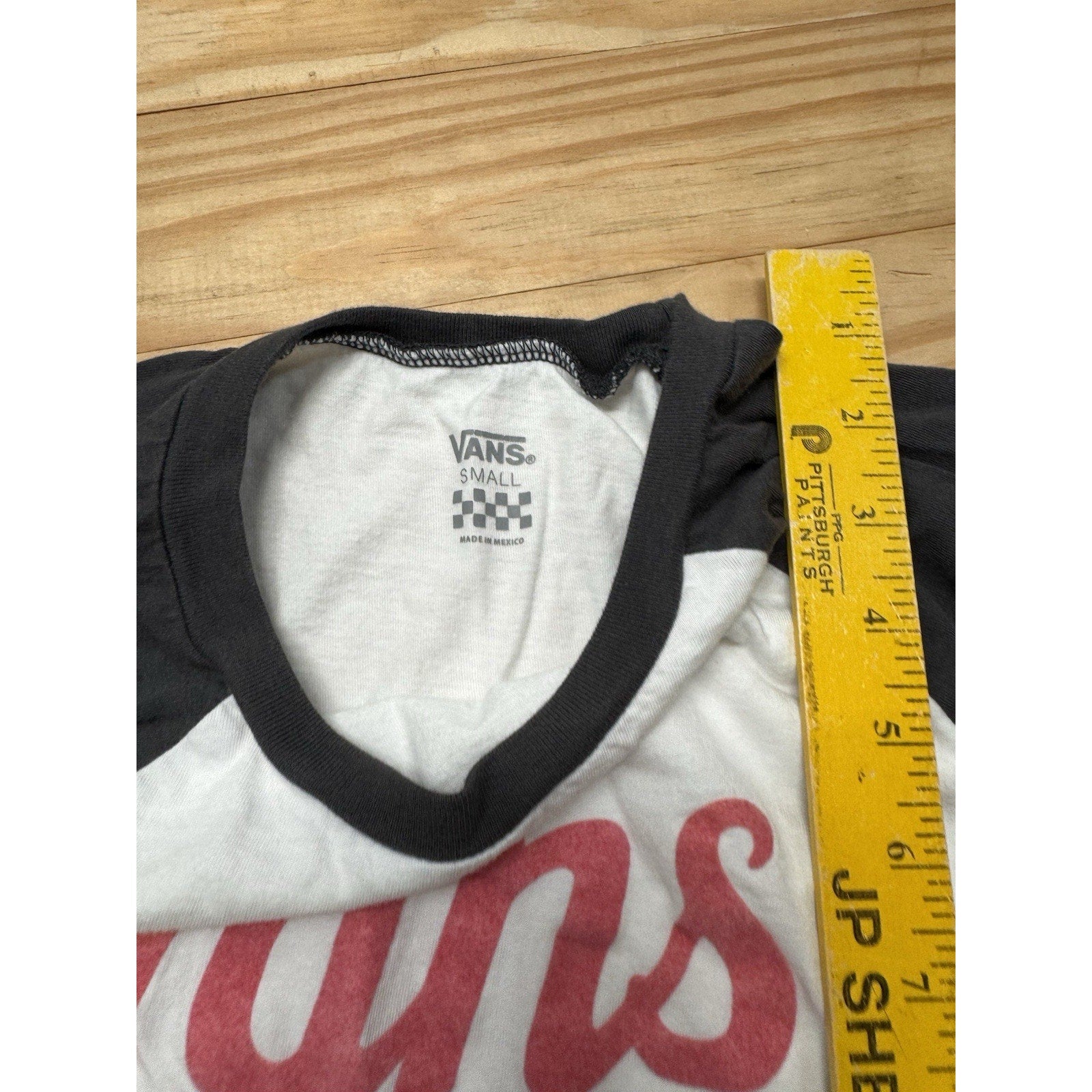 Vans White & Black Raglan Sleeve T-Shirt Boys Size Small Red Felt Logo Lettering