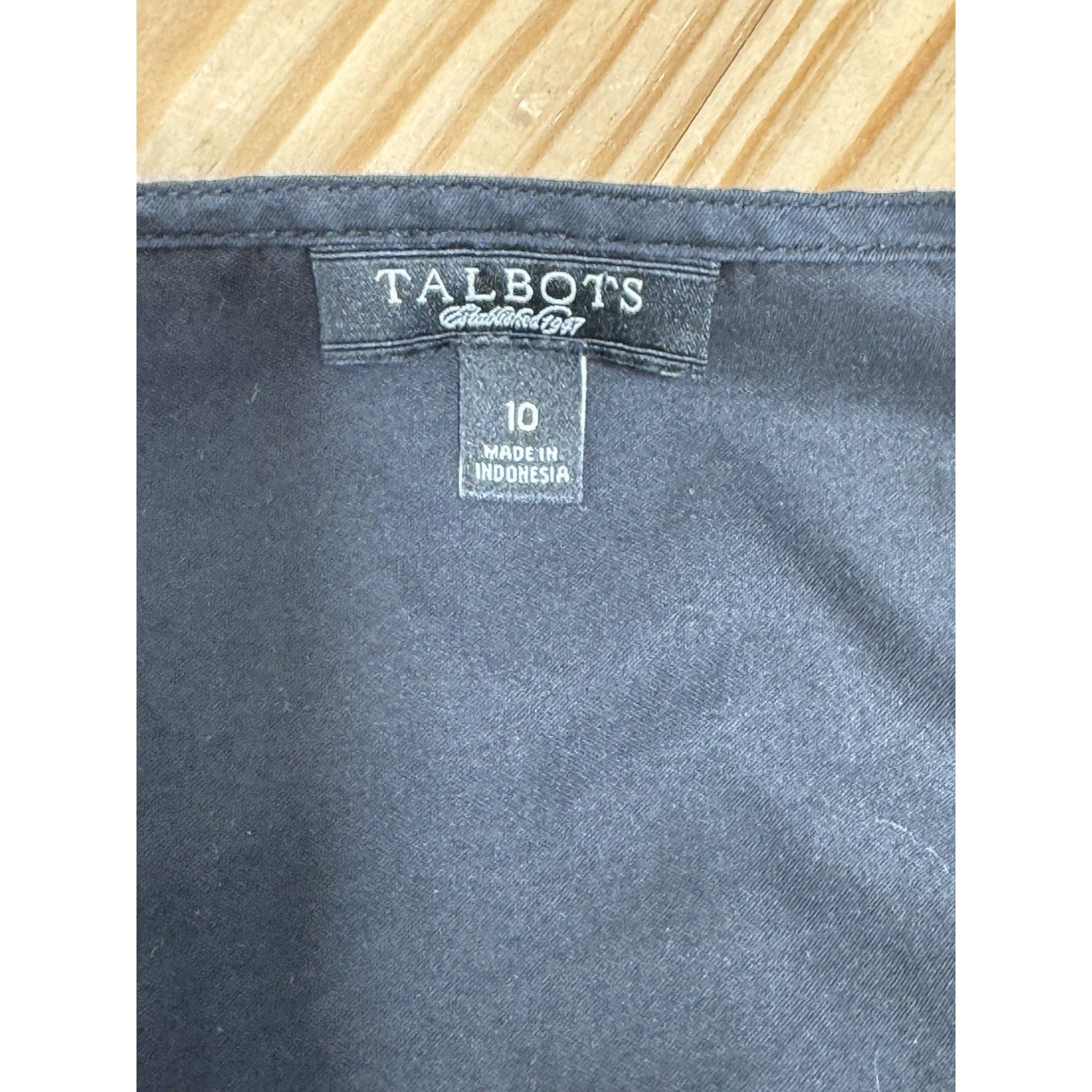 Talbots Top Shirt Black V-Neck Ruffled Front 3/4 Sleeve Elegant Women’s Size 10