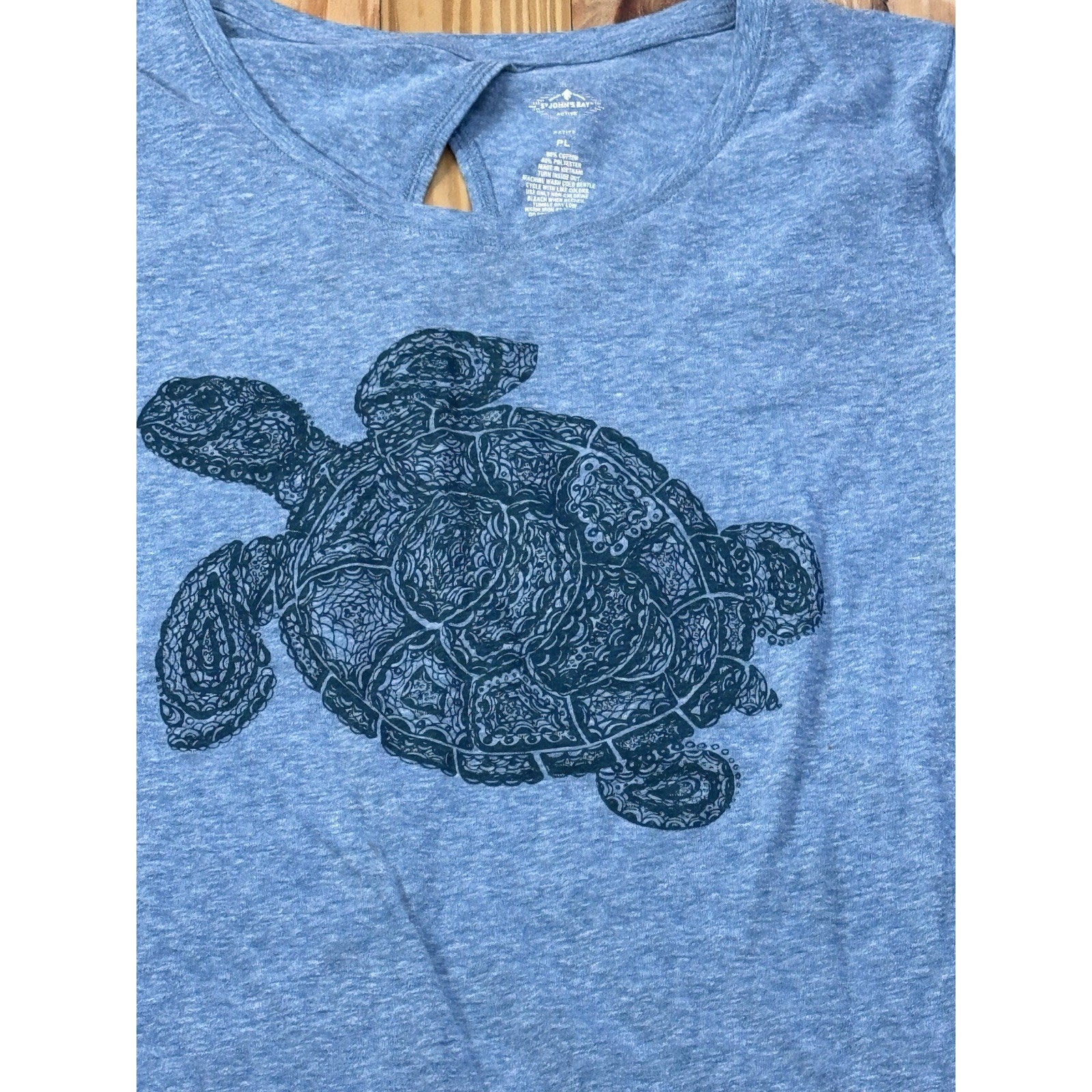 St. John’s Bay Blue Sea Turtle T-shirt Women’s Petite Large Keyhole Back