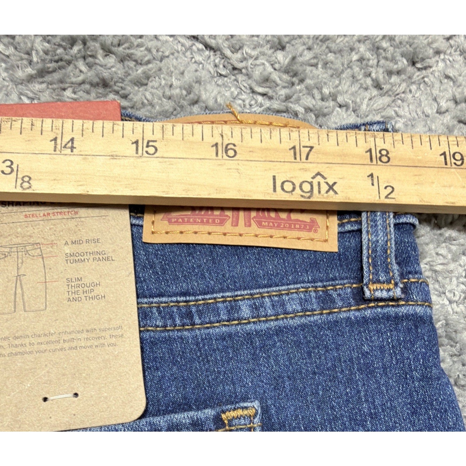 New Levi's Shaping Bermuda Denim Jean Shorts Mid Rise Stretch Womens Size 34