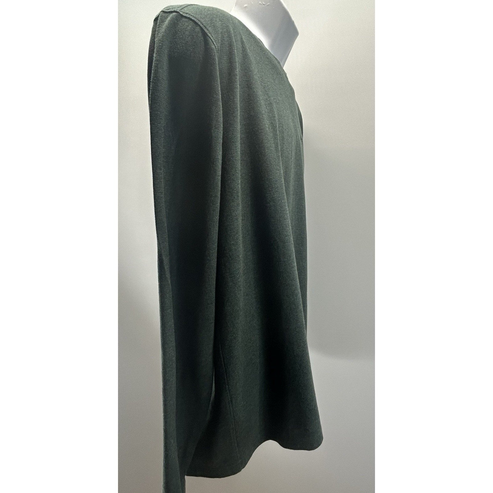 Under Armour Men’s Green Loose Fitted Long Sleeve Shirt Size XL Green.