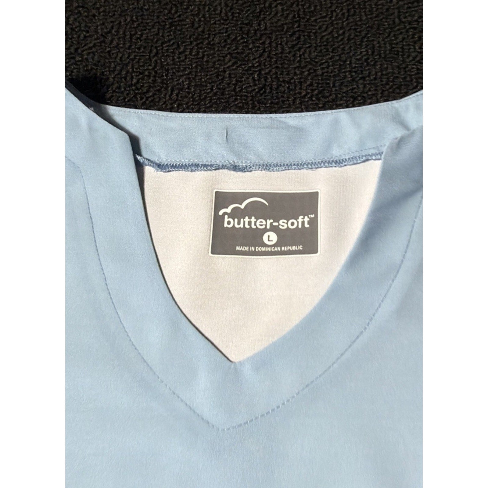 UA Scrubs Butter Soft Women's L Scrub Top Snowflake Blue Winter Christmas Stretc