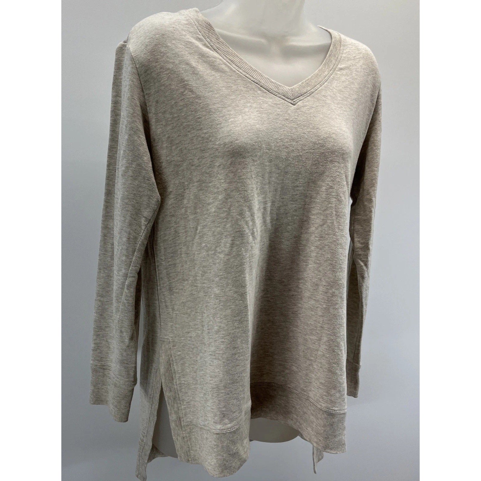 Chicos Zenergy Grey Long Sleeve Tunic Sweater V-Neck Relaxed Flowy Womens 0 S