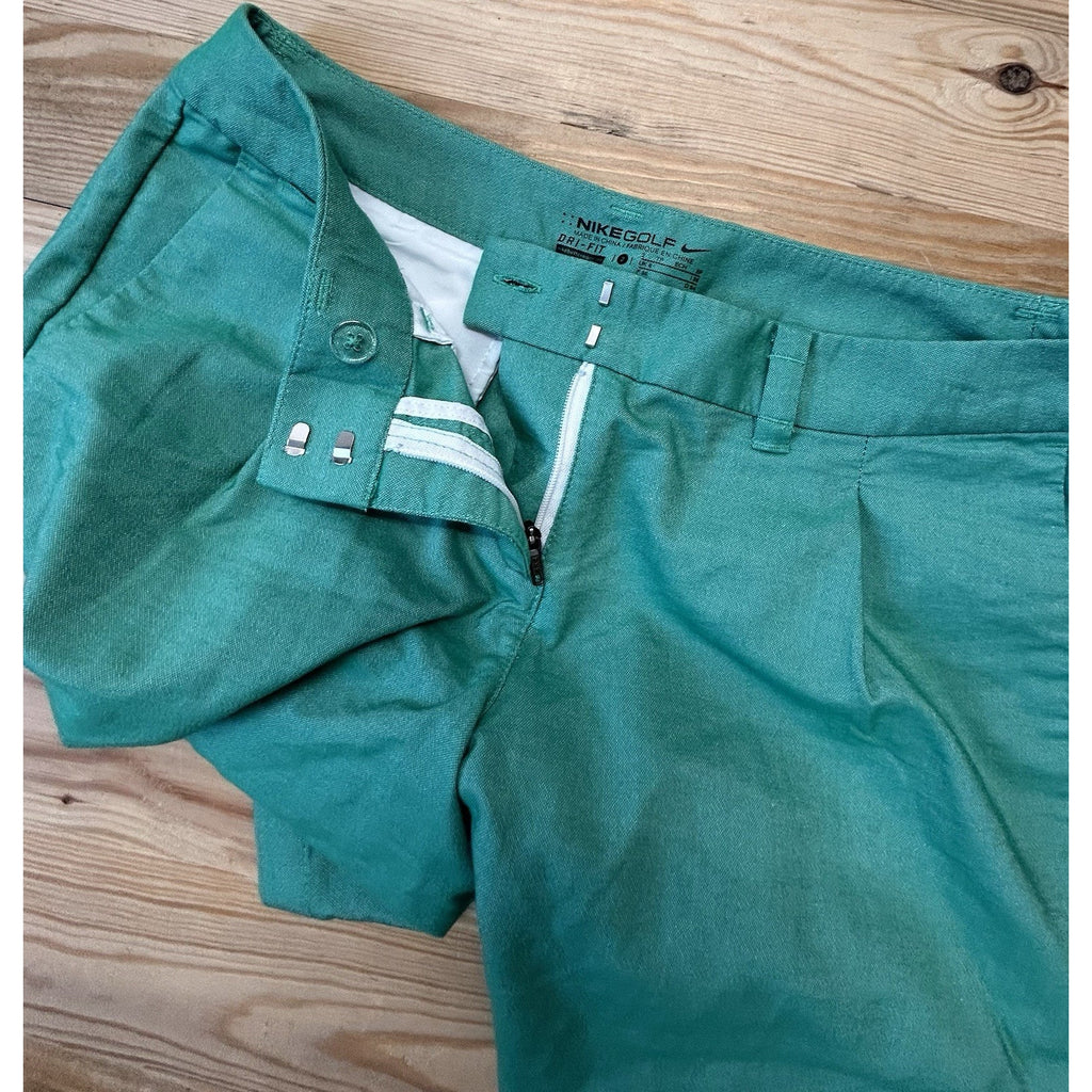 Nike Golf Shorts Women’s 2 DRI-FIT Green W Clasp And Button Waist Swoosh Pocket.