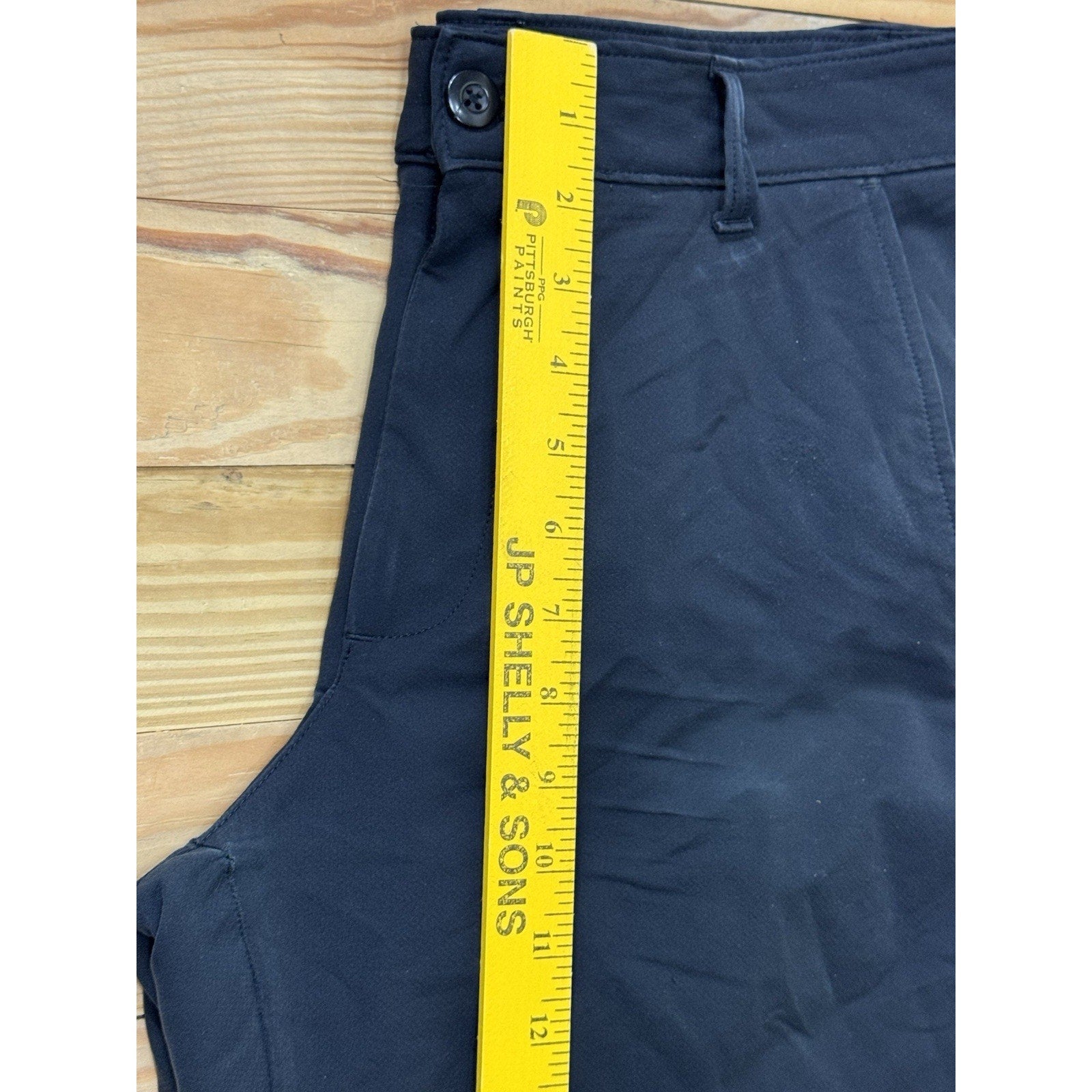 Under Armour Flat-Front Showdown Tapered Golf Shorts Size 32 Navy Blue