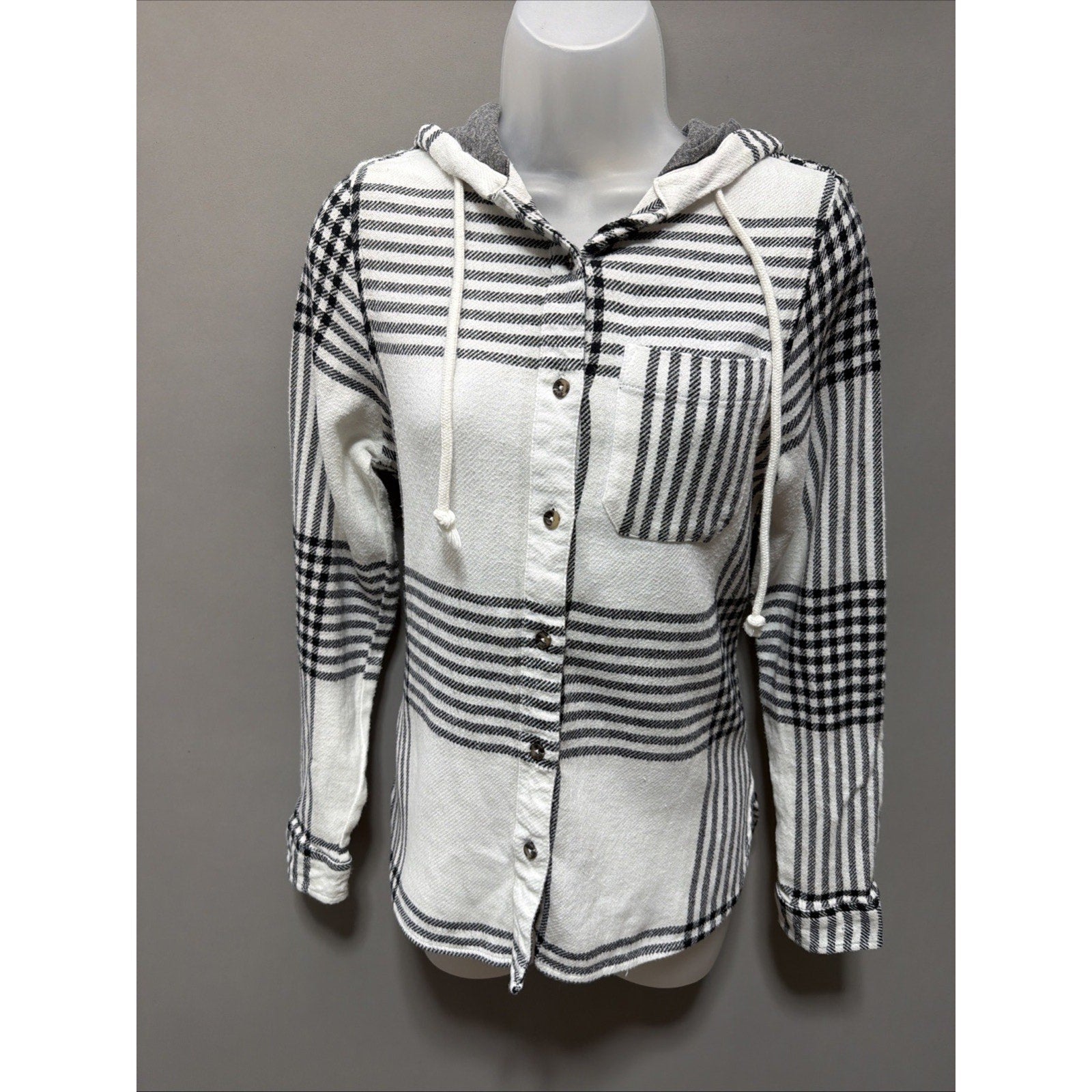 BKE Boyfriend Eased Hooded Flannel Full Zip Shacket Womens Medium White Black