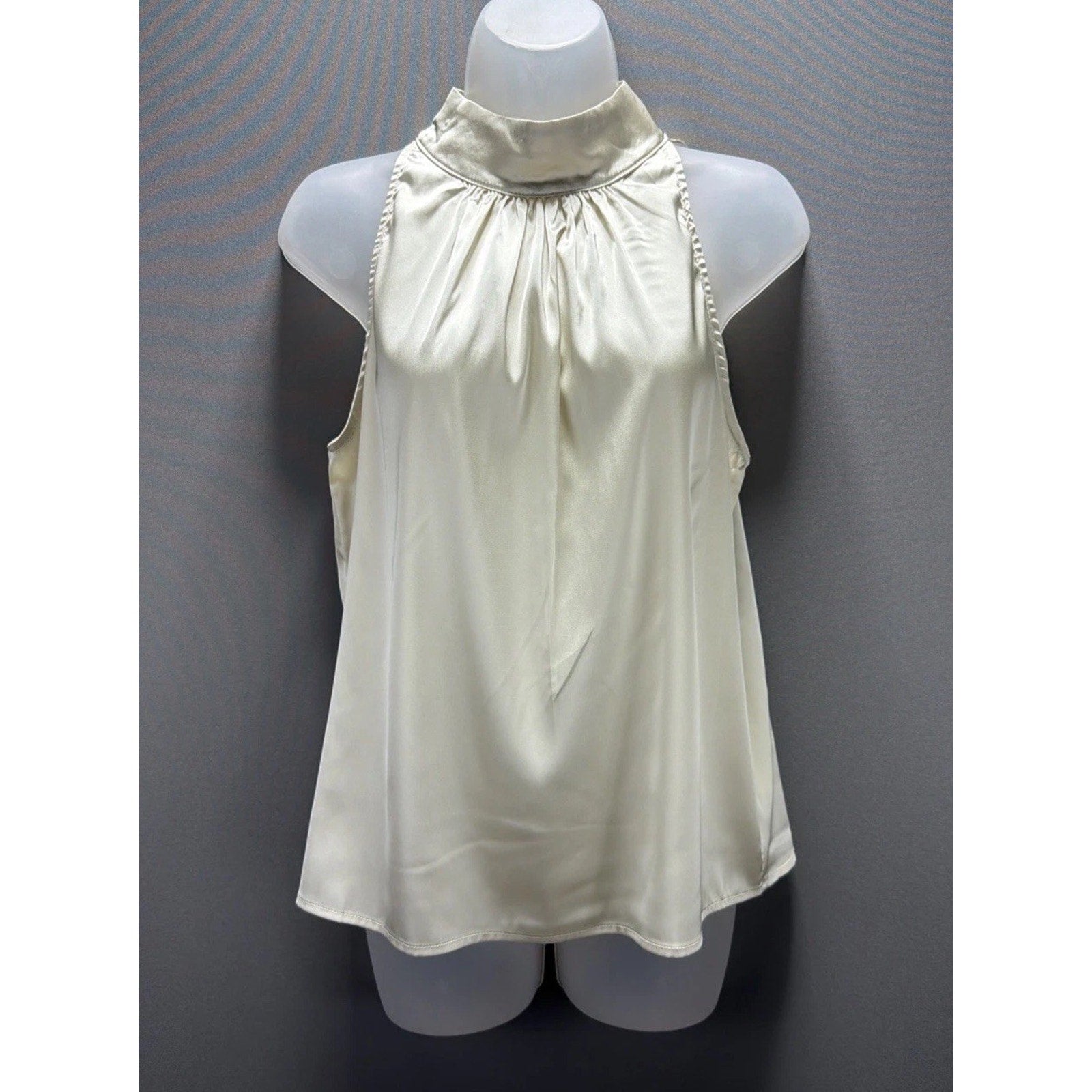 NEW Milumia Elegant Keyhole Sleeveless Satin Halter Tank Blouse Size Small