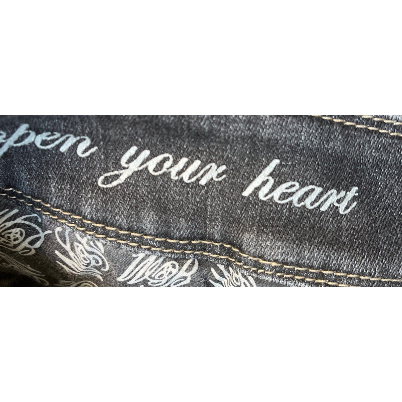 White House Black Market Patchwork Frayed Denim Open Your Heart Skirt Size 6