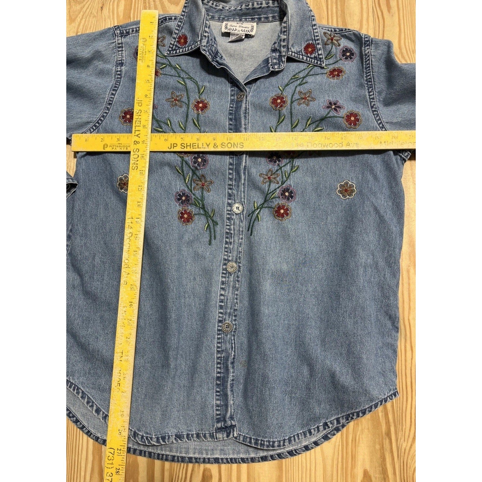 Vtg 90s Sara Studio Women's LS Blue Denim Shirt Blouse Top Embroidered Floral M