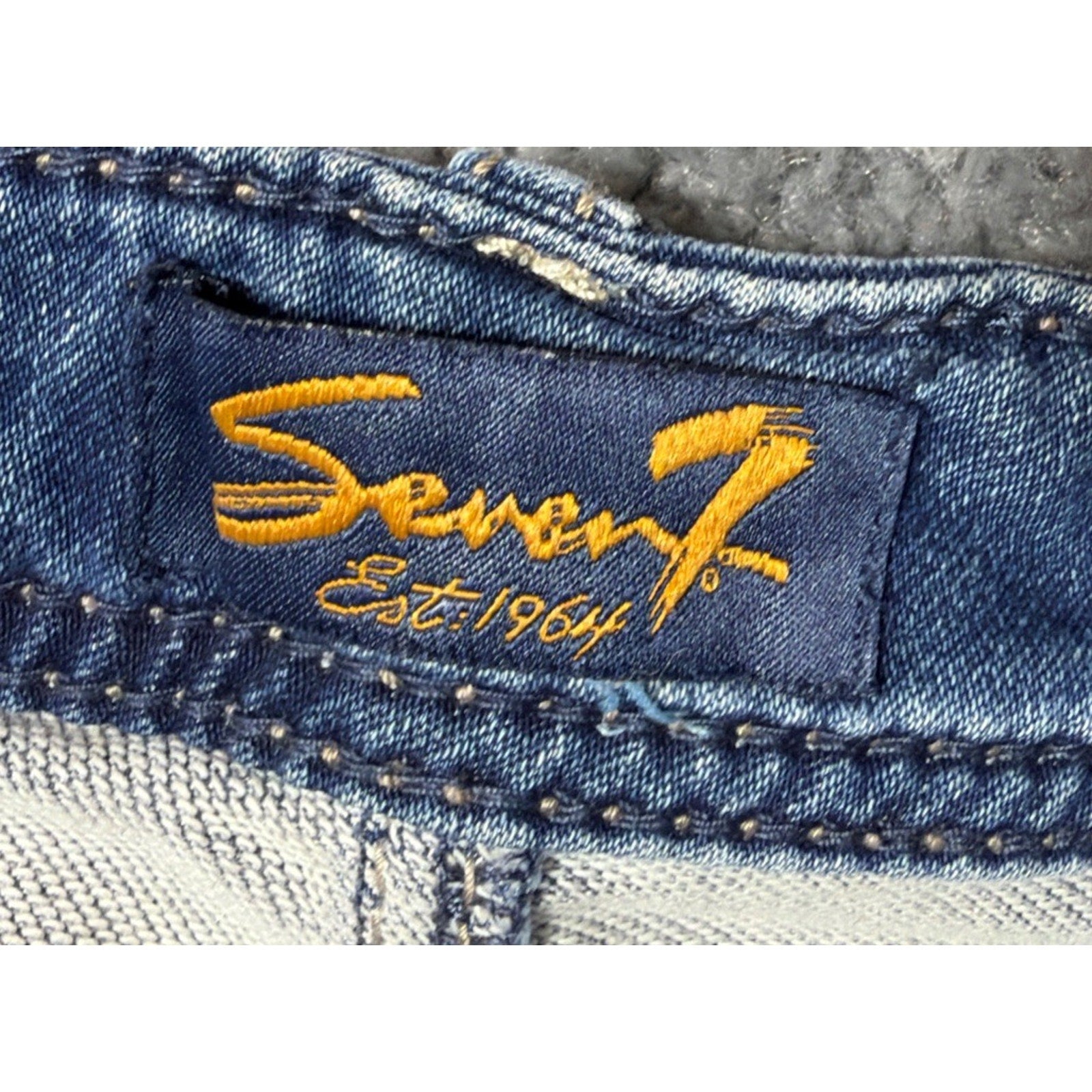 Seven 7 Shorts Womens 10 Midi Denim Medium Wash Pockets Mid Rise Embroidered