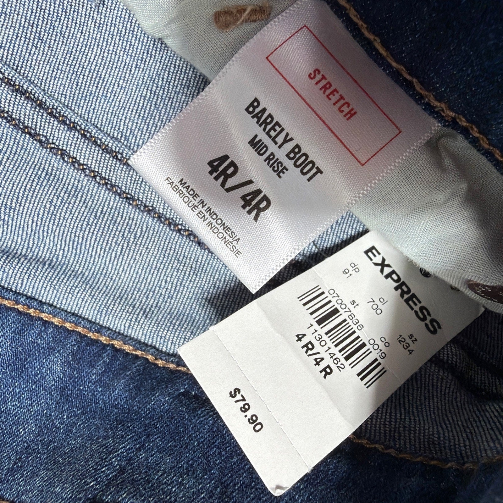 Express Jeans Womens 4R Barely Boot Mid Rise Distressed Denim Stretch New 28x33