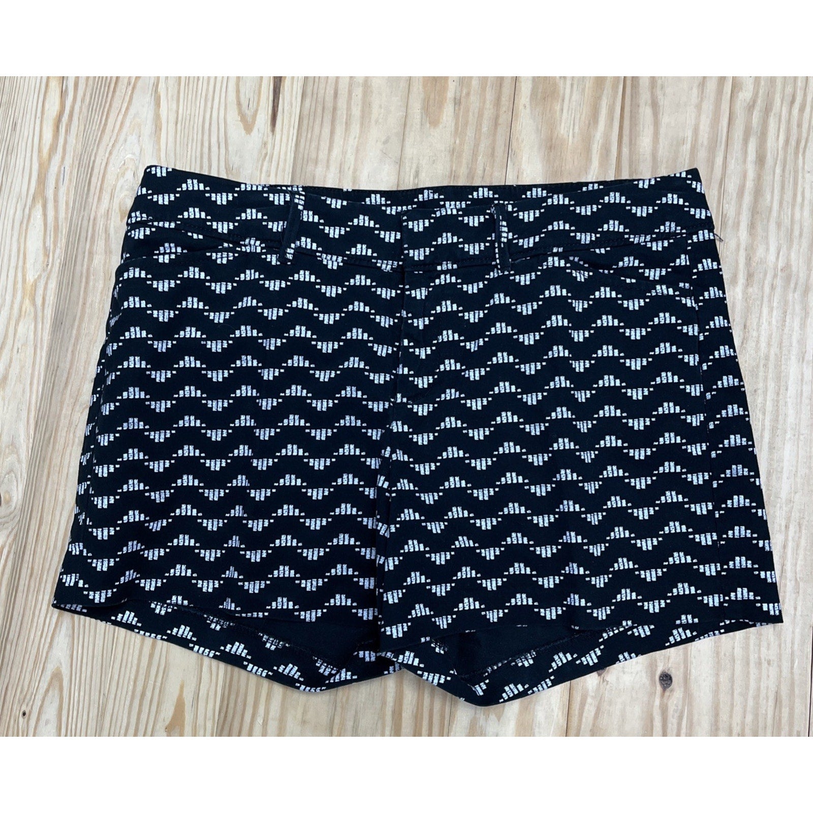 Old Navy Black White Geometric Print Pixie Shorts Sz 6