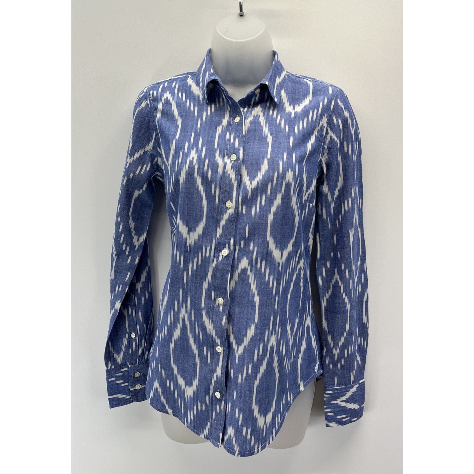J Crew Womens Perfect Fit Blue Sunfaded Ikat Button Up Shirt Top Aztec Size 00