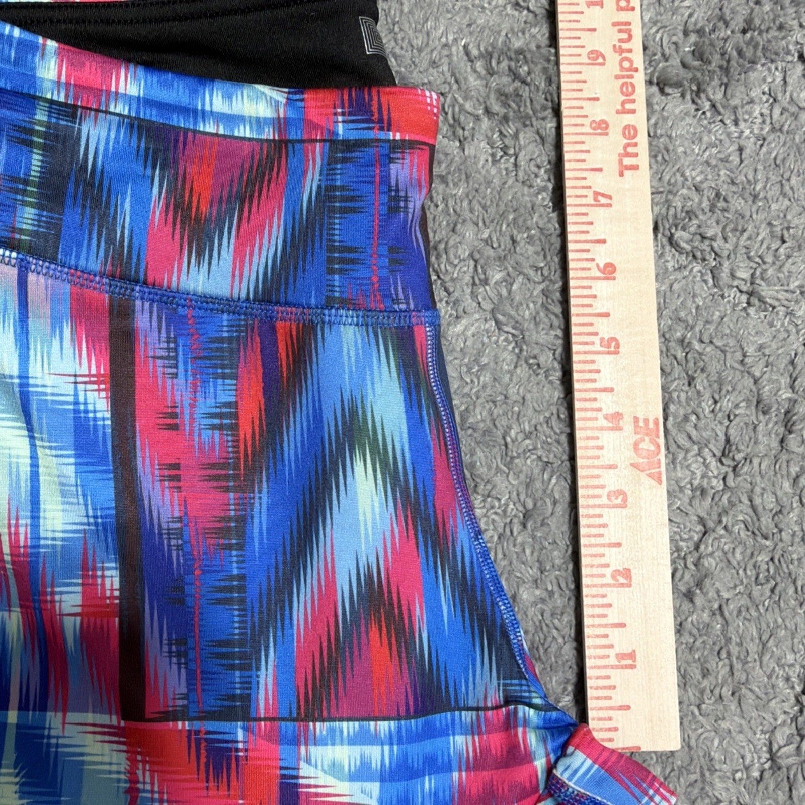 Lularoe Jade NWT Size M Athletic Compression Capris Multicolored Geometric